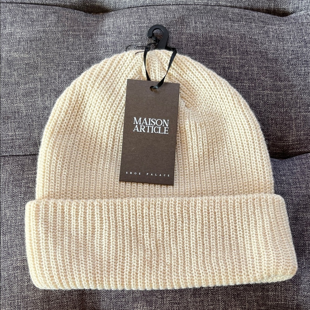 New with tags Maison Article Cream Knit Beanie